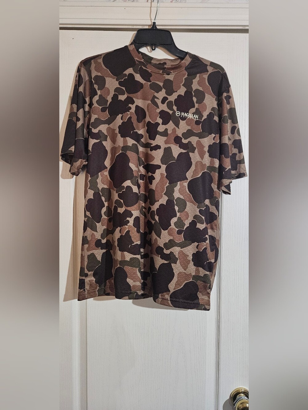 Men's Magellan Short Sleeve Camo Tee in Brown. Cool Material. Size Small